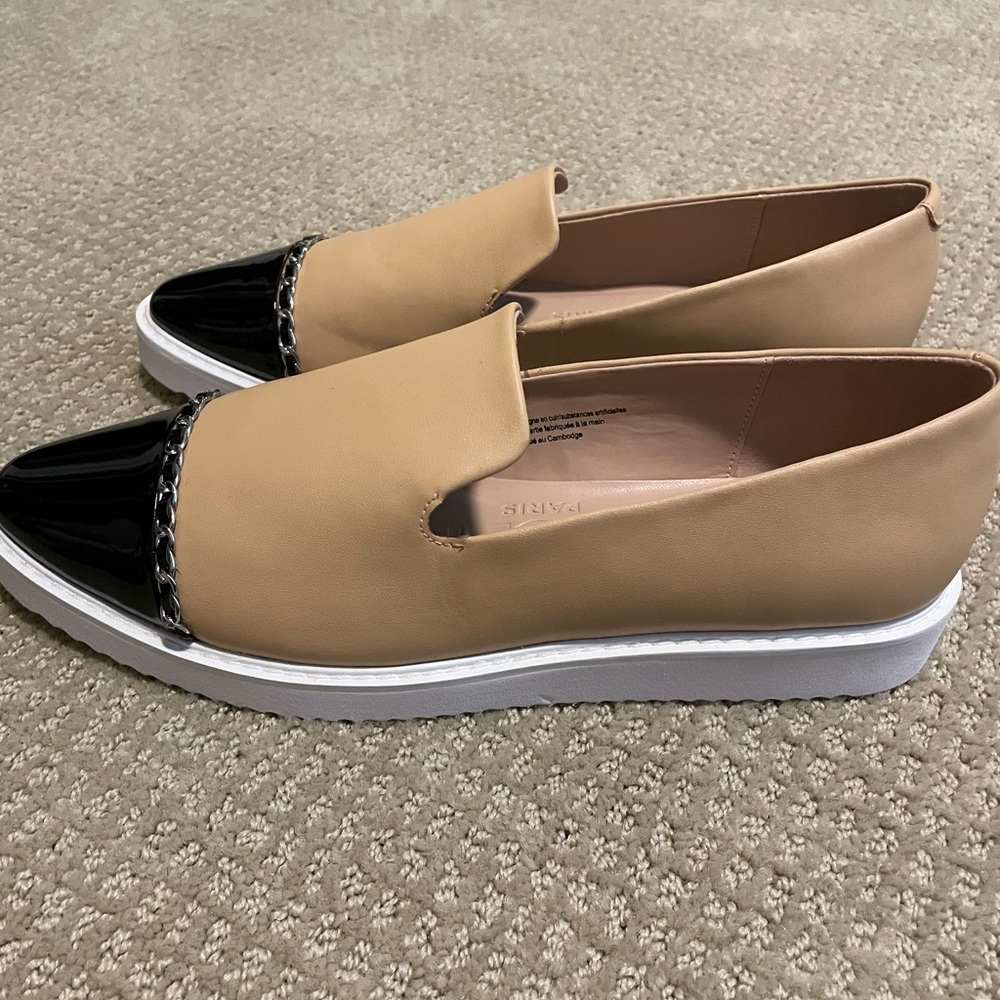 NEVER WORN Karl Lagerfeld womens sz 9 neutral black platform slip on